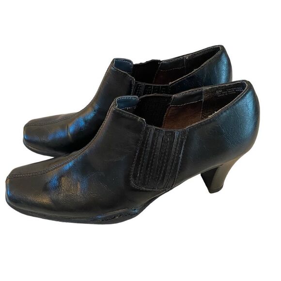 Black Aerosoles Heeled Ankle Boots in Ladies Size 6B - Picture 2 of 8